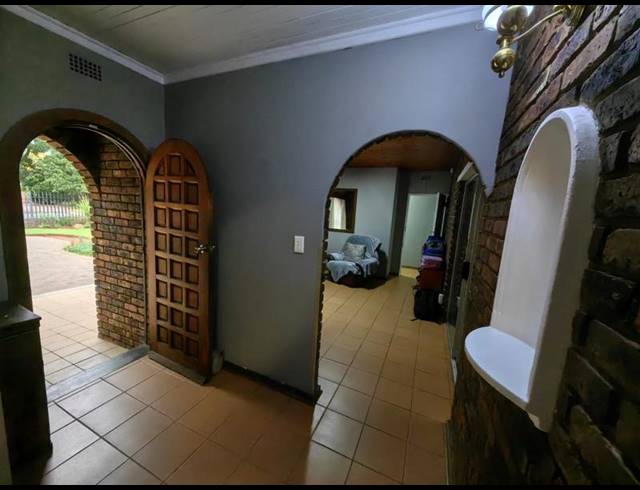 3 BEDROOM HOUSE FOR SALE IN VANDERBIJLPARK SE 3